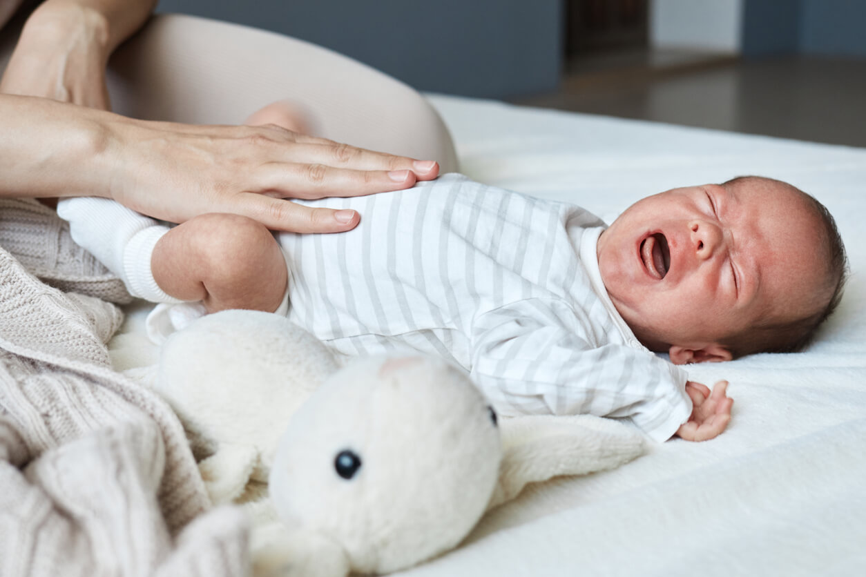 Cólicas do bebê: como identificar e aliviar as dores Cólicas do bebê: como identificar e aliviar as dores